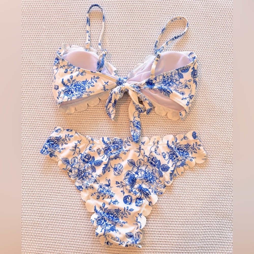 Ribbed Blue & White Scalloped Floral Bikini Swimsuit Set - Picture 6 of 15